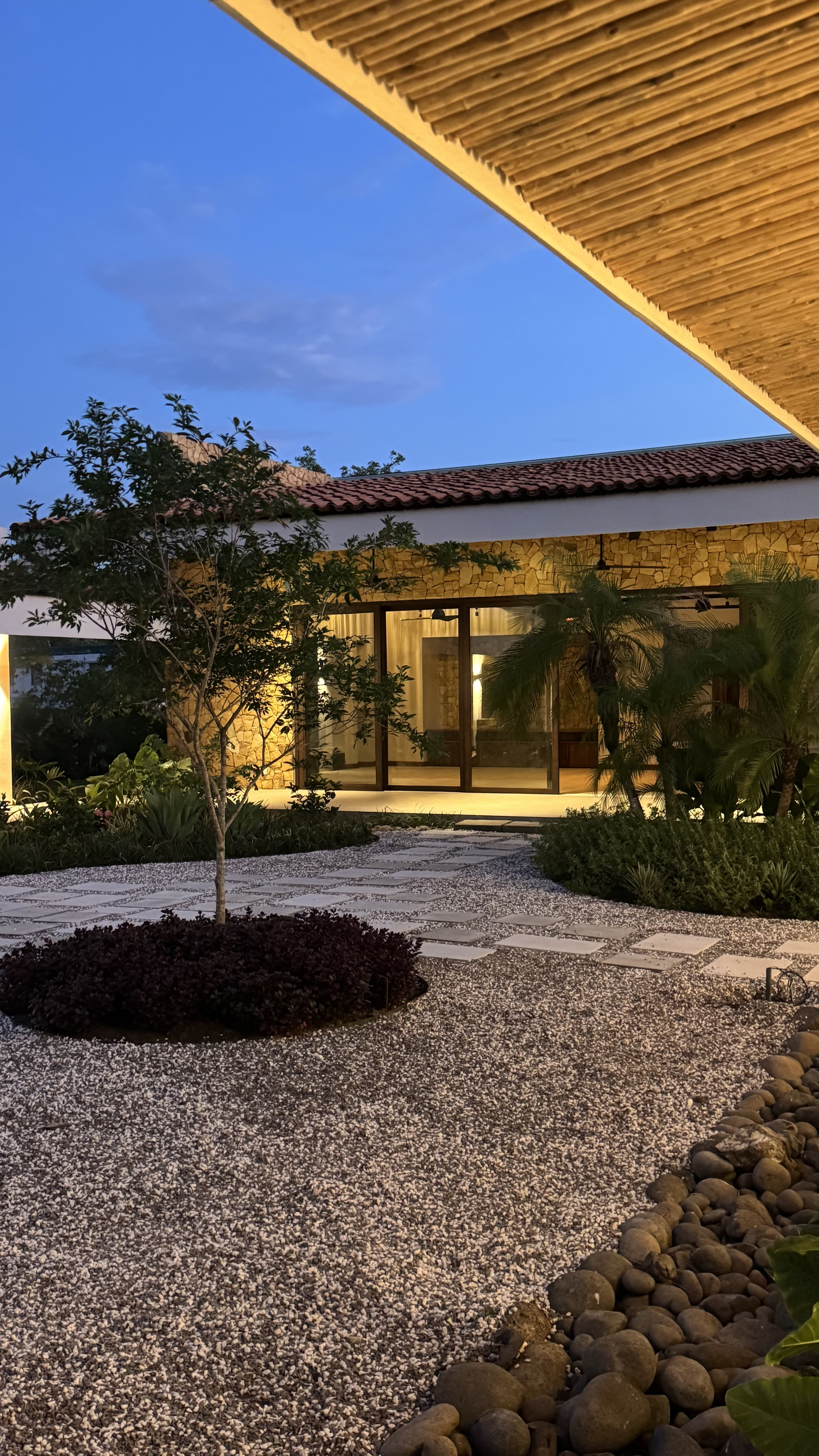 Indoor-outdoor tropical living and residential architecture in Costa Rica